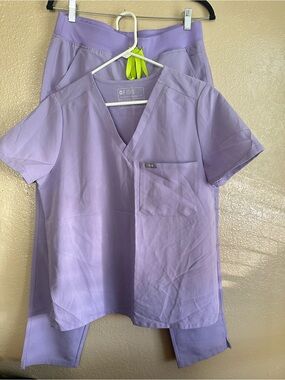 FIGS Scrub Top Lavender Catarina & Pants